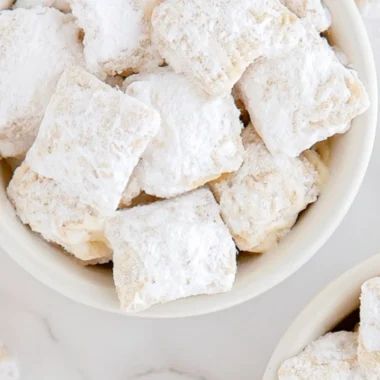 Delicious Banana Cream Pie Muddy Buddies in a bowl
