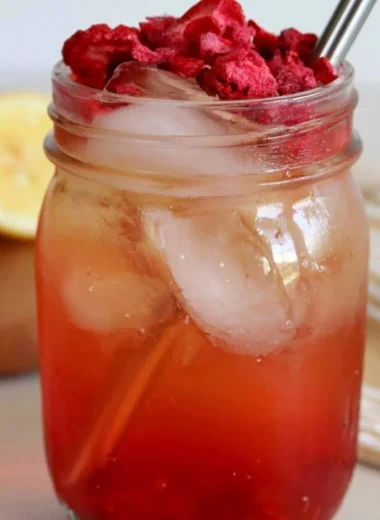 Iced Strawberry Green Tea in a glass with fresh strawberries