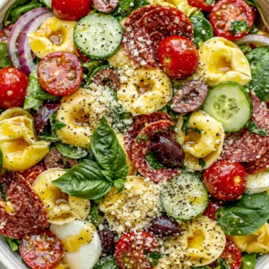 Delicious Tortellini Pasta Salad with fresh vegetables and dressing